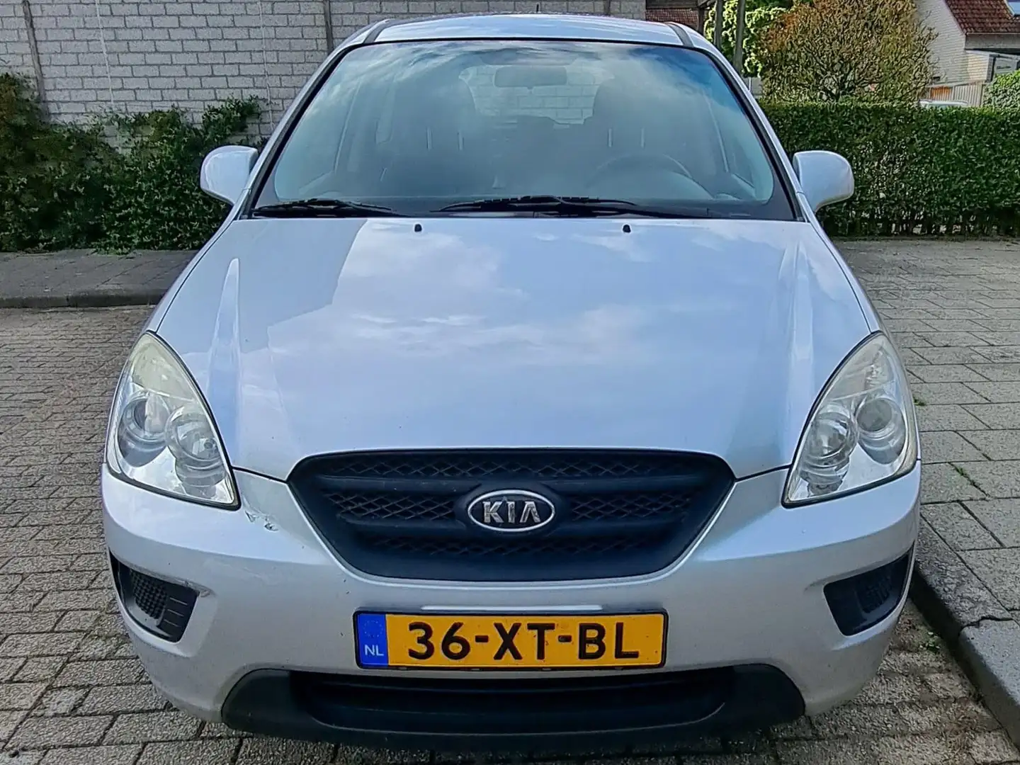 Kia Carens Carens 2.0 CVVT X-tra Plateado - 1