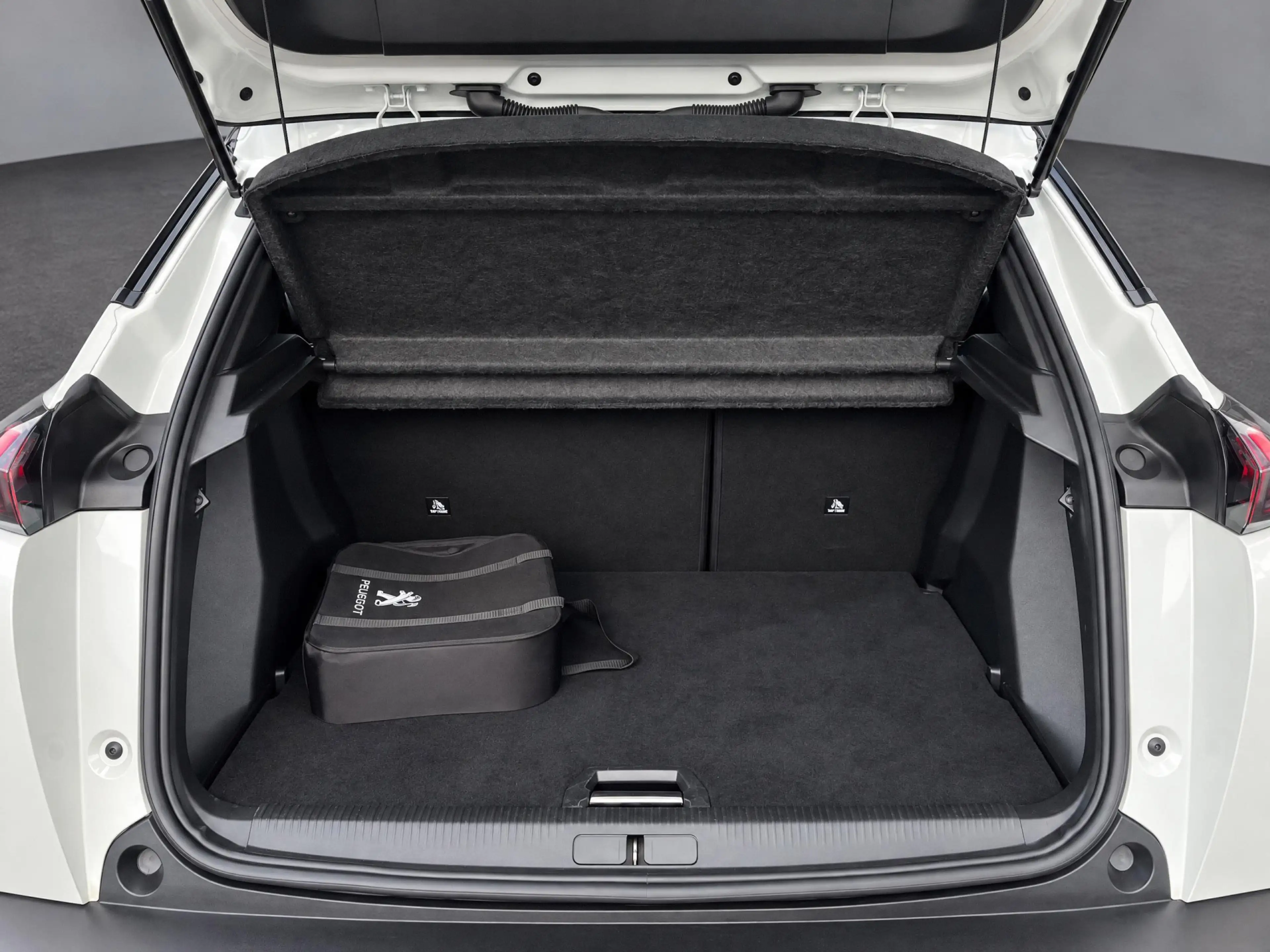 Peugeot e-2008 EV GT Pack 50 kWh SOH 90,06% GT | Panoramadak | Ad — photo 11