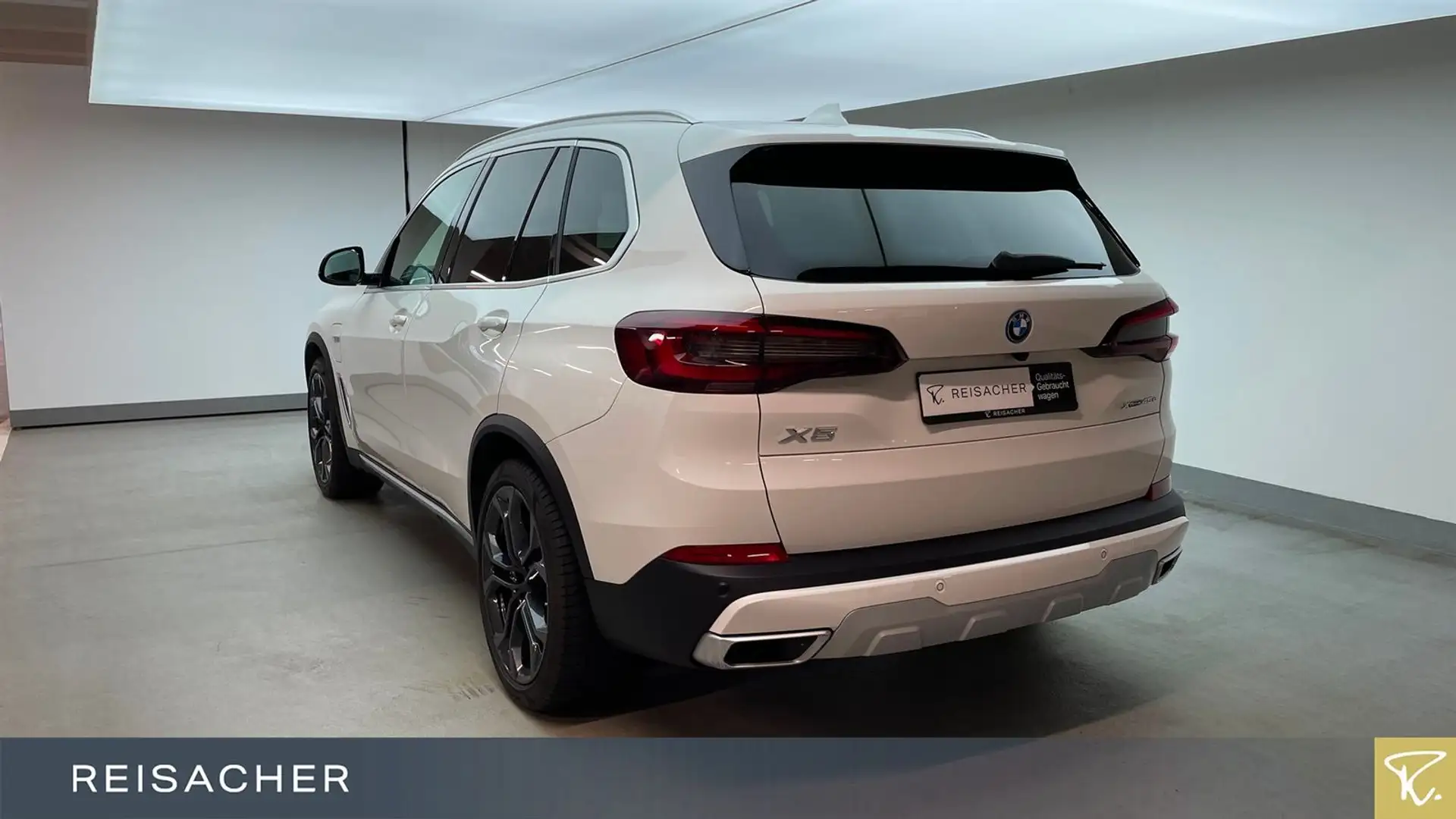 BMW X5 xDrive45e X-Line Pano,DAProf,Pano,PA+,H-K Weiß - 2