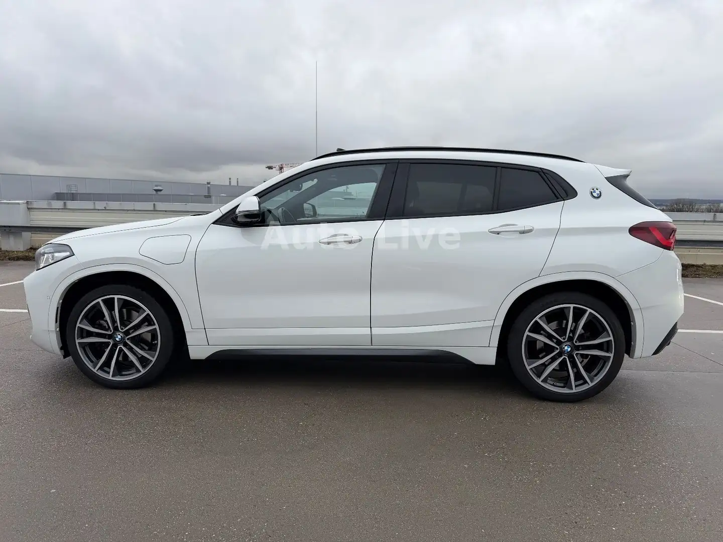 BMW X2 xDrive 25 e M PAKET*VIRT*PANO*NAVI*LED*KAMERA Weiß - 2