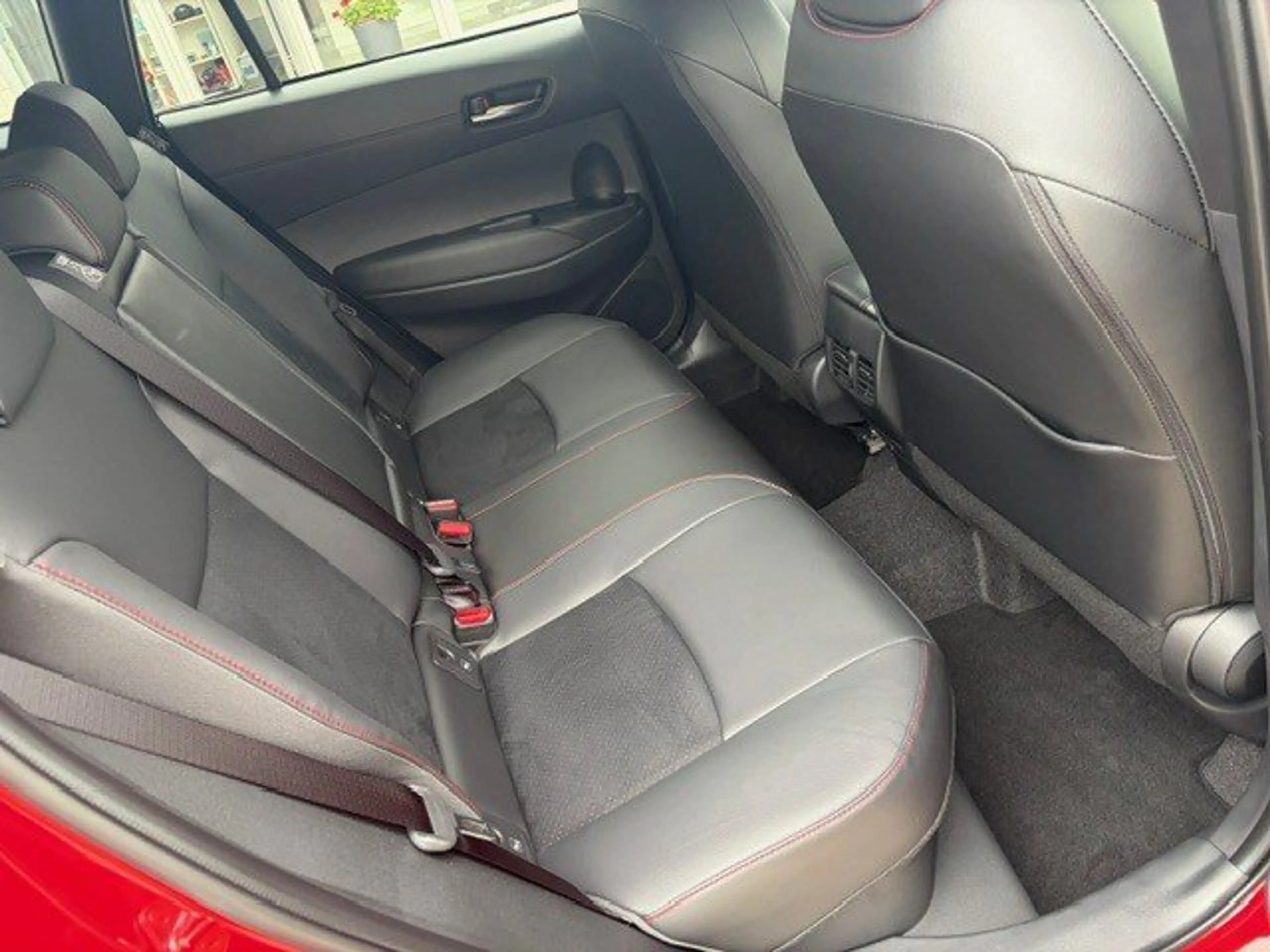 Toyota Corolla Cross 2,0 Hybrid AWD GR Sport — photo 9