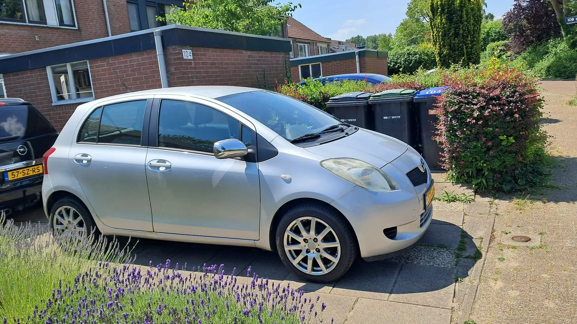 Toyota Yaris 1.3 VVTi Sol Zilver - 1