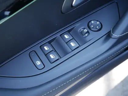 Annonce voiture d'occasion Peugeot e-208 - CARADIZE