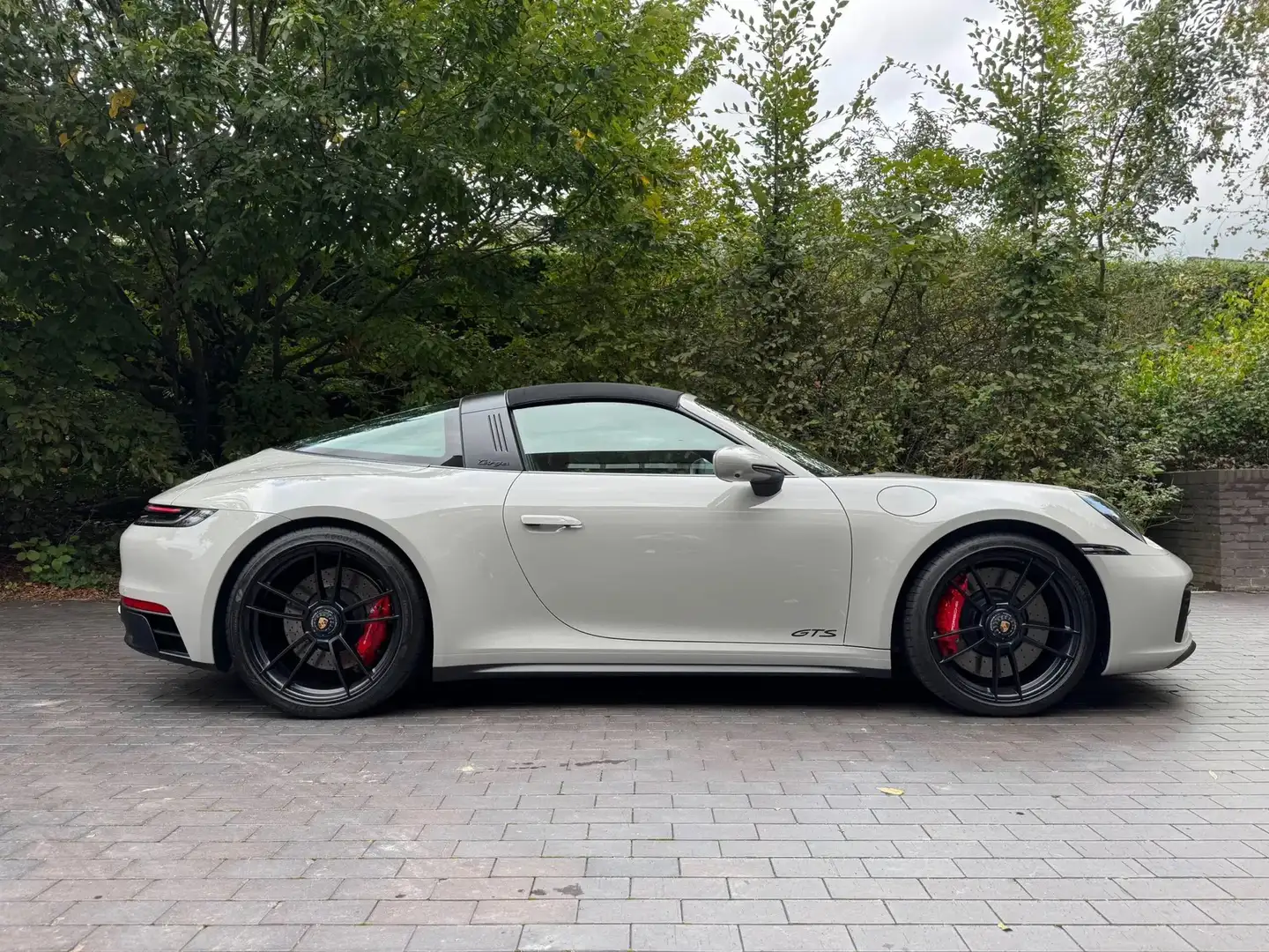 Porsche 992 911 Carrera 4 Targa GTS PDK GTS Grau - 1
