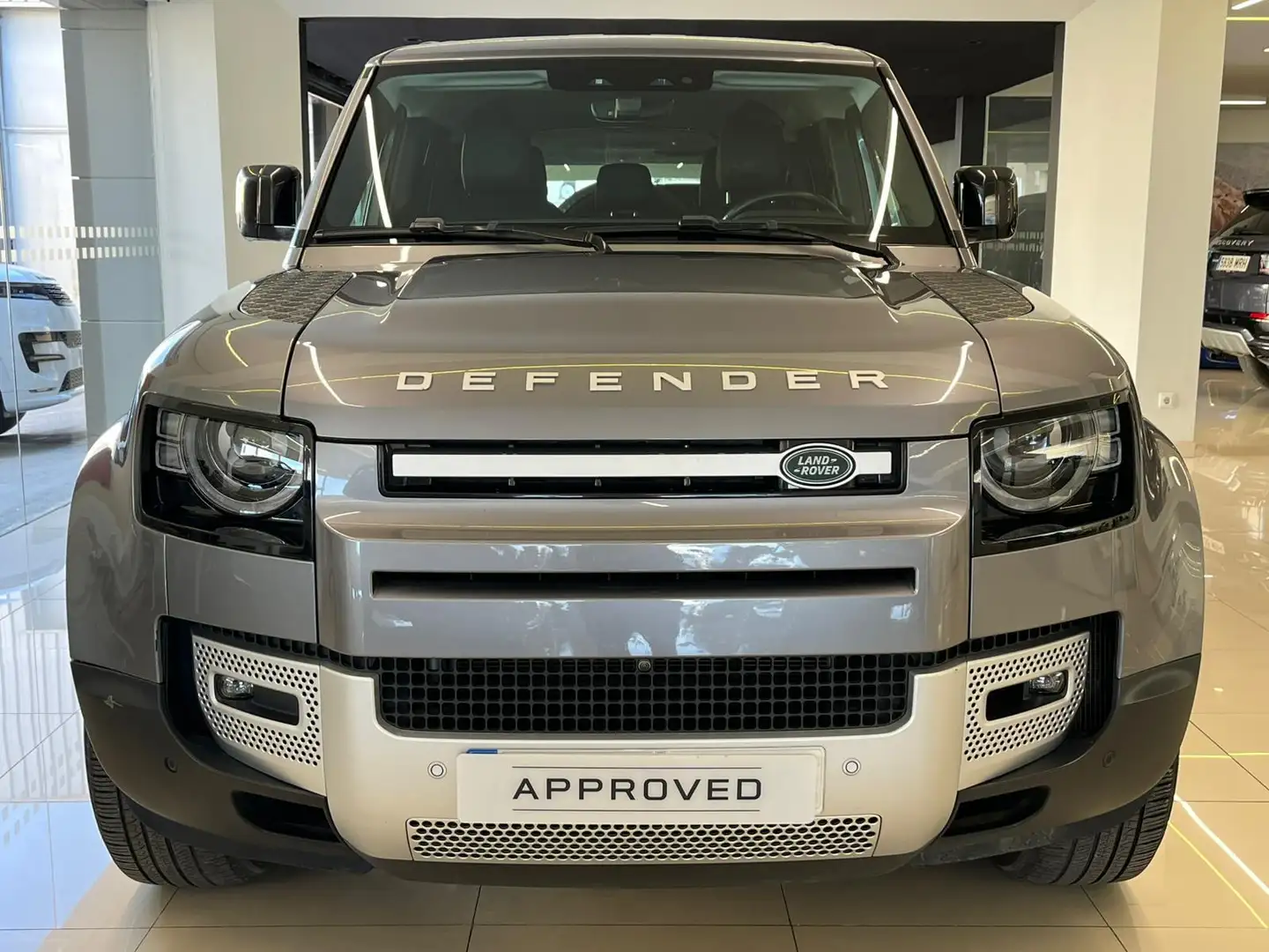 Land Rover Defender 110 3.0D l6 MHEV SE AWD Aut. 200 Gris - 2