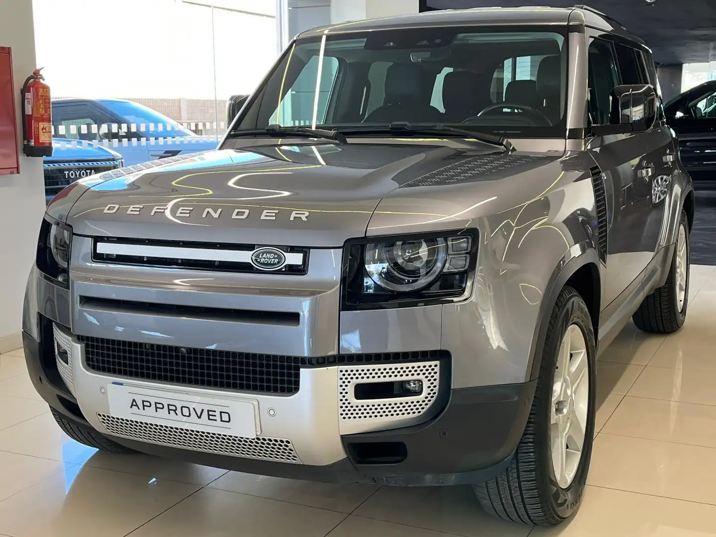 Land Rover Defender 110 3.0D l6 MHEV SE AWD Aut. 200 Gris - 1