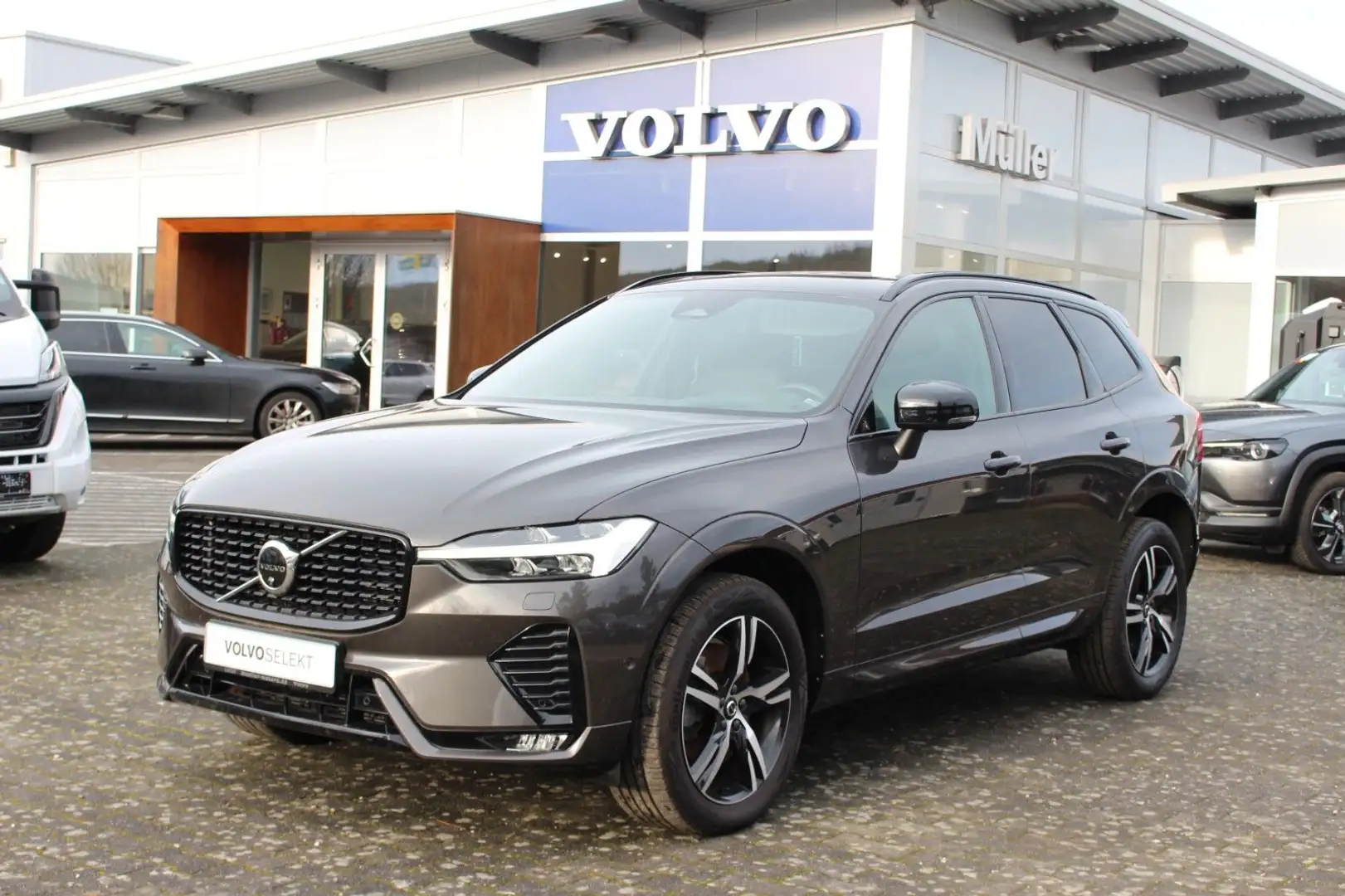 Volvo XC60 B4 Diesel R-Design +harman/kardon+Pano+AHK+ Grau - 2