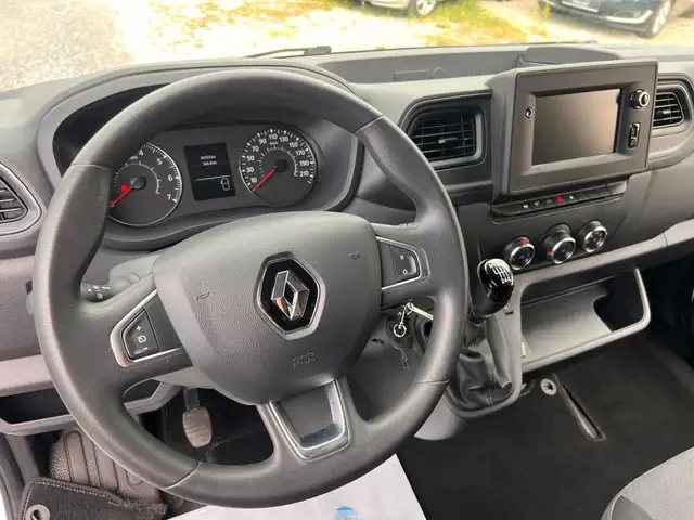 Renault Master view 11