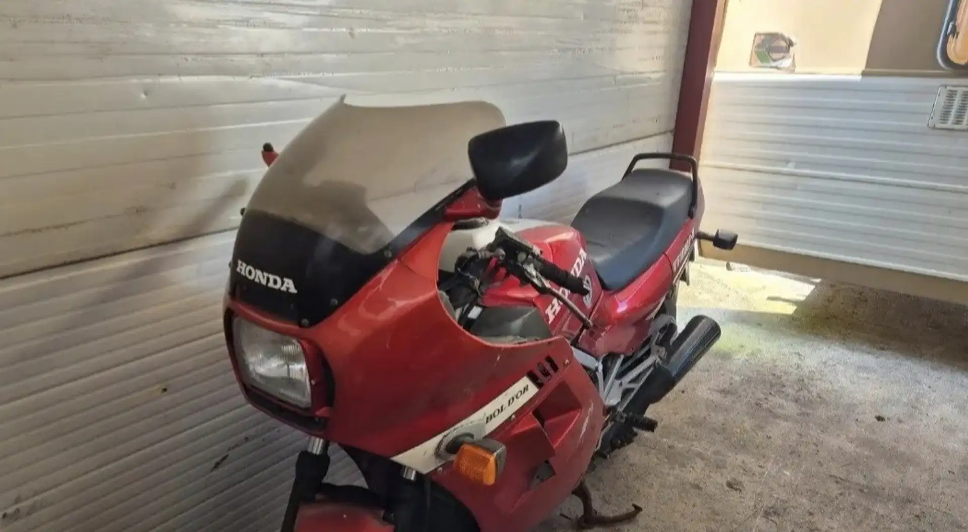 Honda VF 1000 Rojo - 1