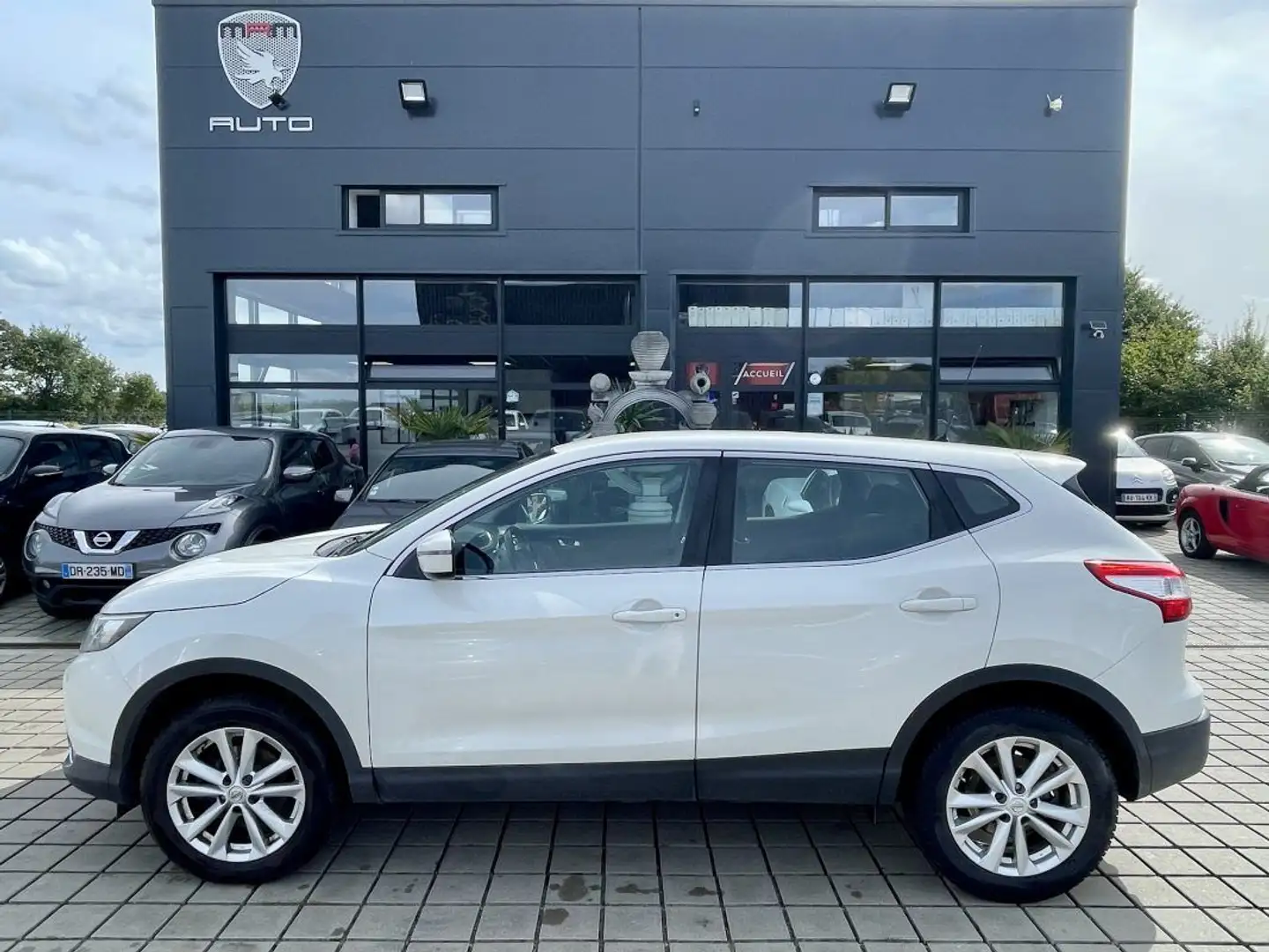Nissan Qashqai 1.5 dCi 110ch CONNECT EDITION Weiß - 1