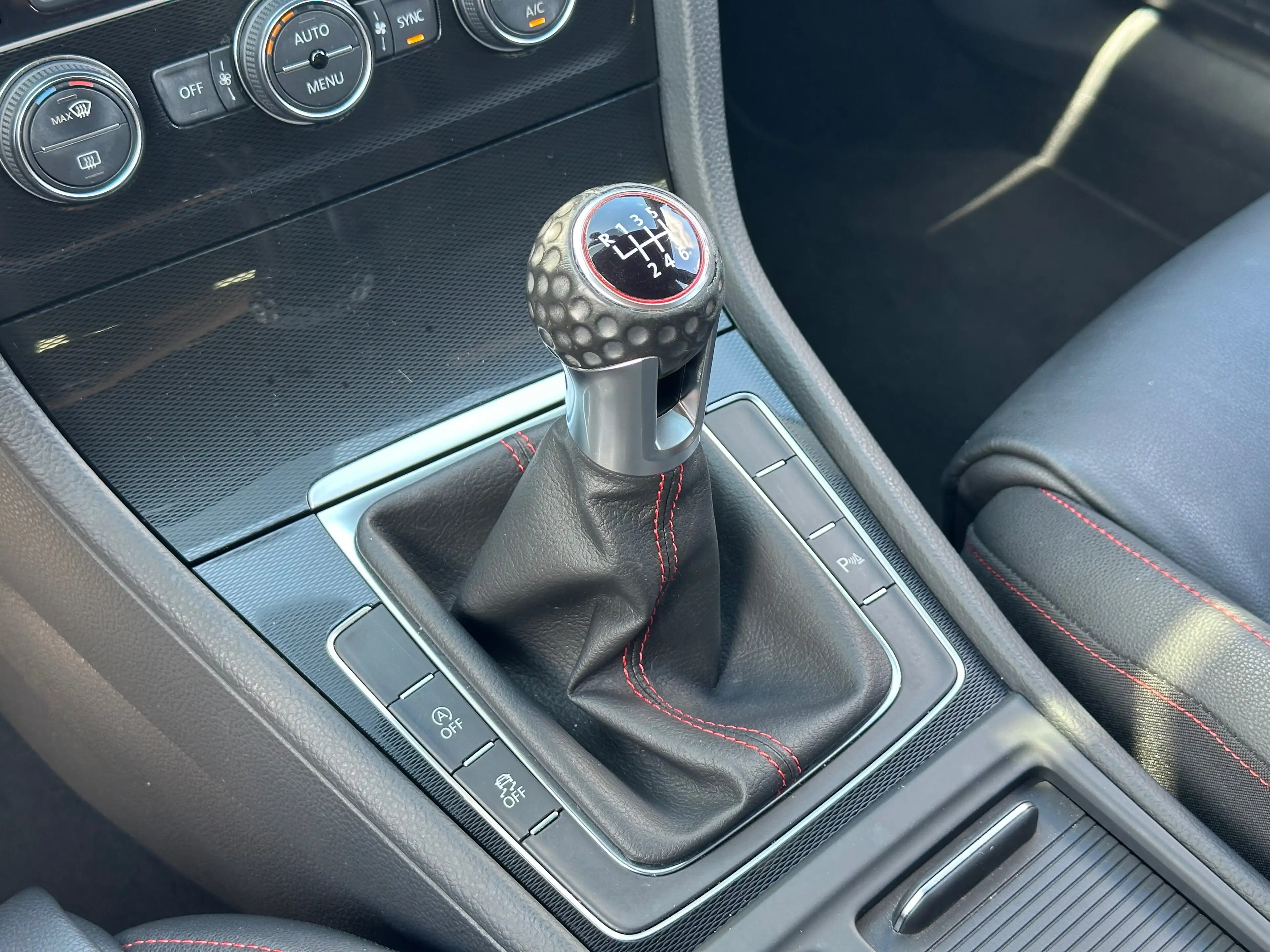 Volkswagen Golf GTI VII 1.Hand/Leder/Bi-Xenon/Ambiente/R-Kamera — photo 17