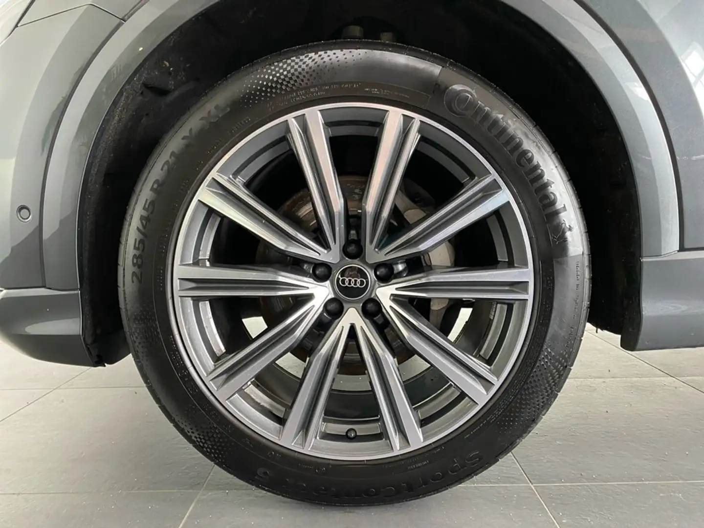 Audi Q8 50 TDI quattro S line STZHG+HUD+NIGHT+AHK+ACC Grau - 2