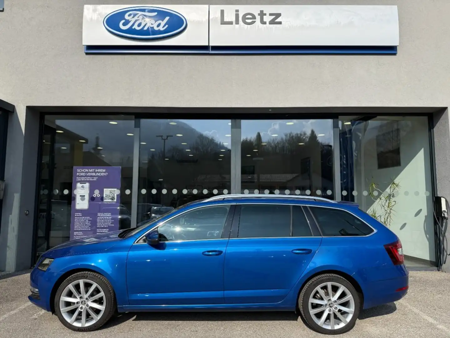 Skoda Octavia Combi Style 1,5TSI DSG Blau - 1