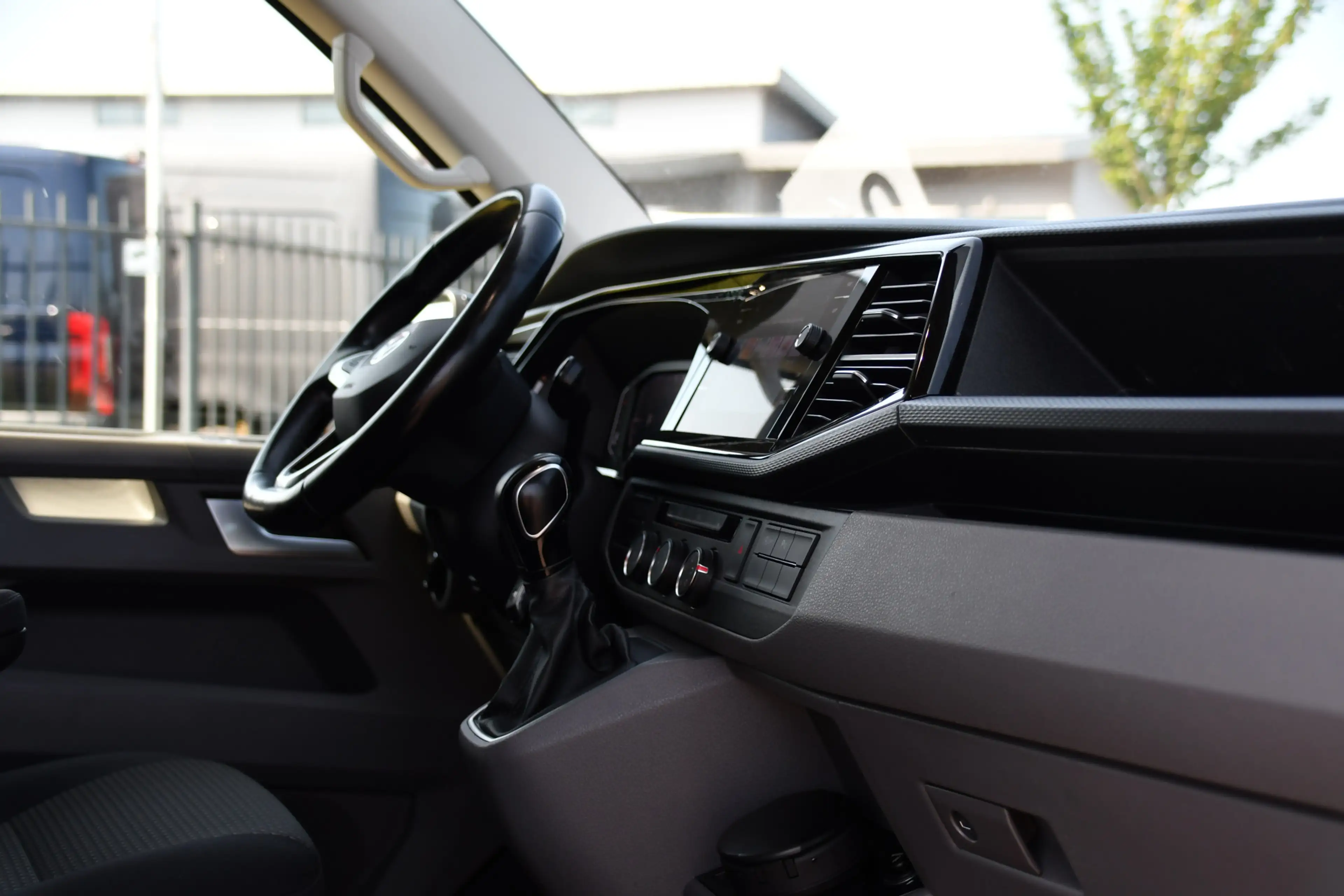 Volkswagen Transporter 2.0 TDI L2H1 30 Bulli Virtual, Adaptieve Cruise, C — photo 23