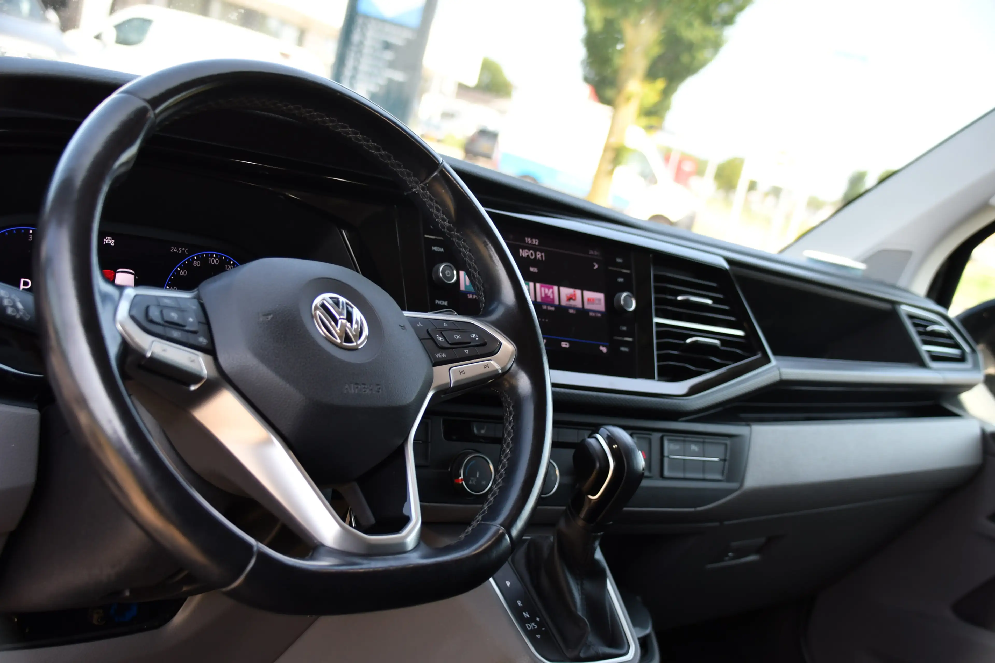 Volkswagen Transporter 2.0 TDI L2H1 30 Bulli Virtual, Adaptieve Cruise, C — photo 2