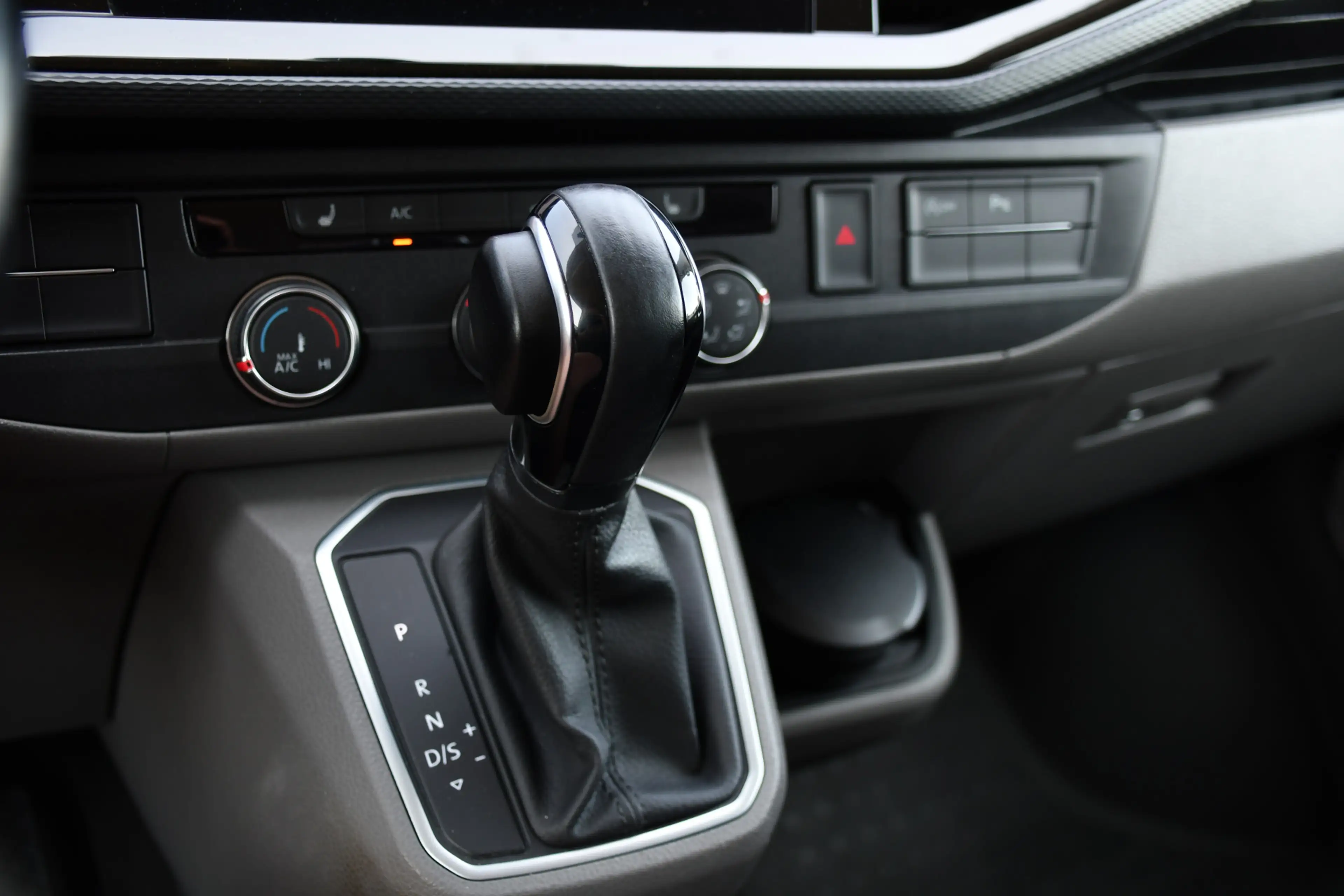 Volkswagen Transporter 2.0 TDI L2H1 30 Bulli Virtual, Adaptieve Cruise, C — photo 19