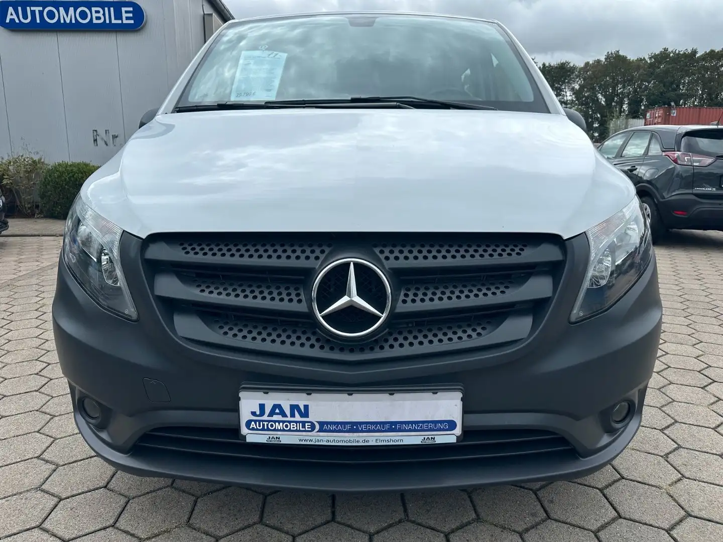 Mercedes-Benz V 200 Vito Tourer 114 CDI Pro 4x4 lang Automatik Weiß - 2