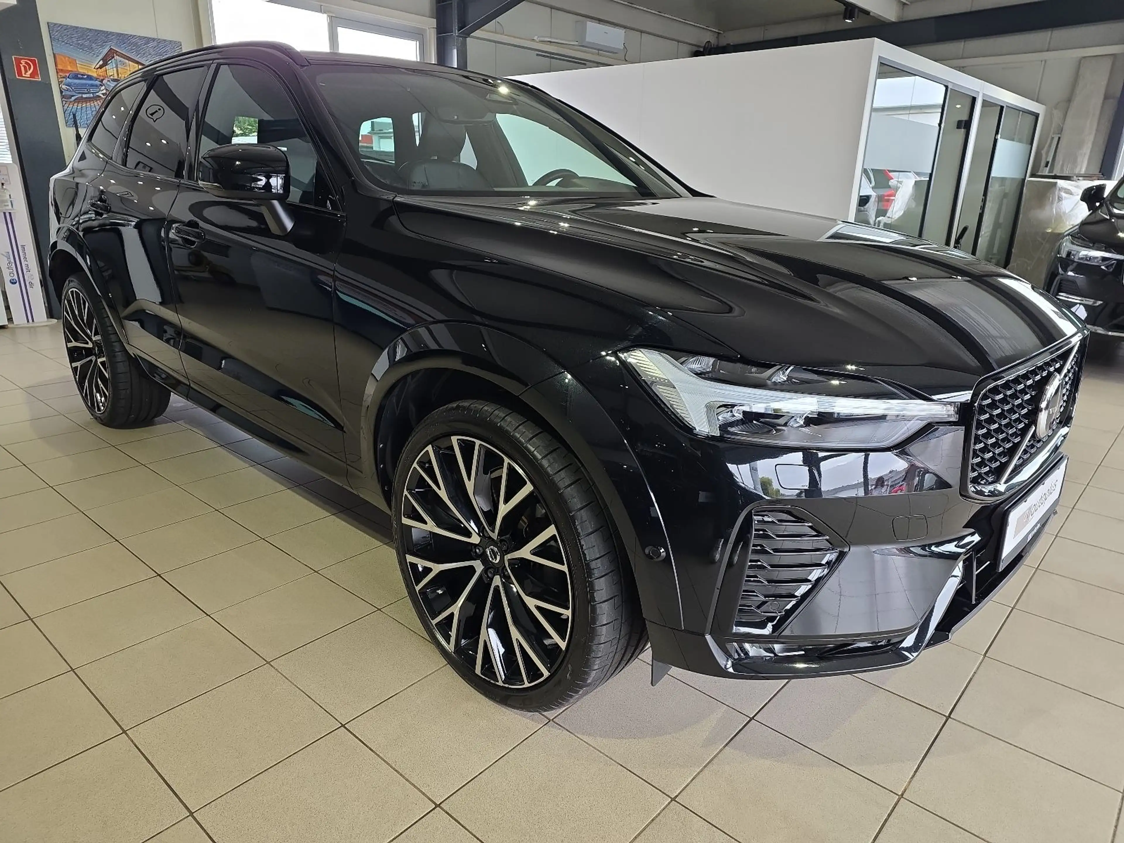 Volvo XC60 B5 R-Design Massage FourC 22Zoll 360° Pano — photo 5