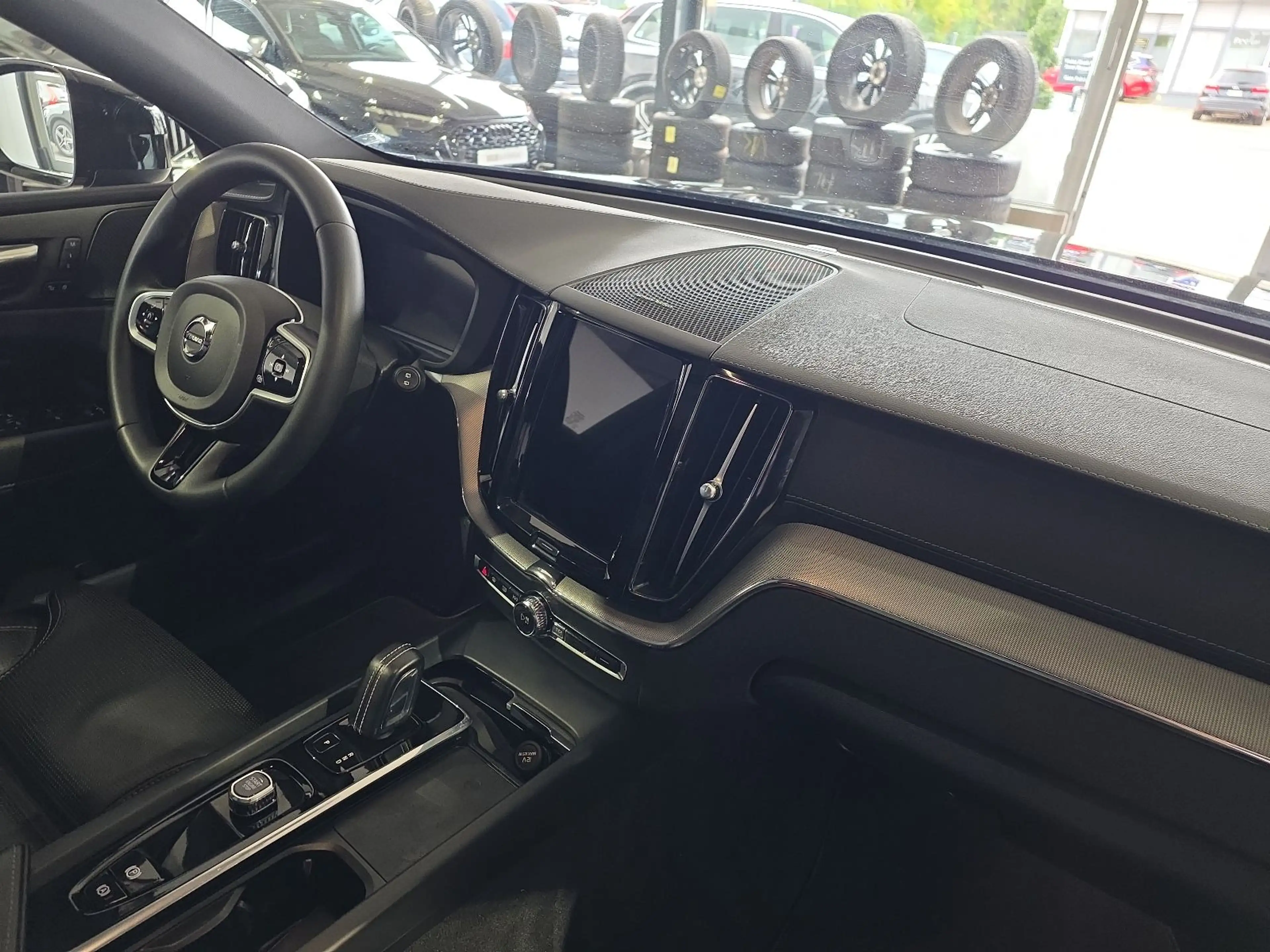 Volvo XC60 B5 R-Design Massage FourC 22Zoll 360° Pano — photo 12
