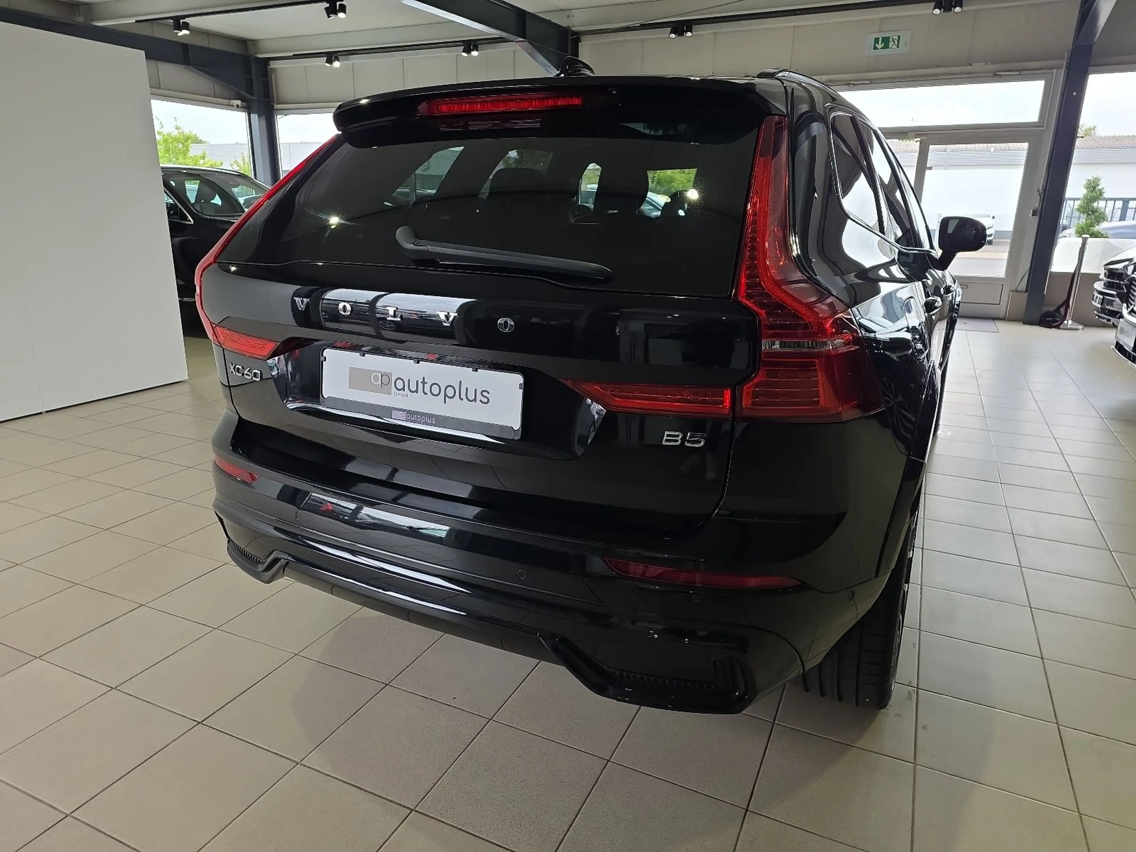 Volvo XC60 B5 R-Design Massage FourC 22Zoll 360° Pano — photo 7