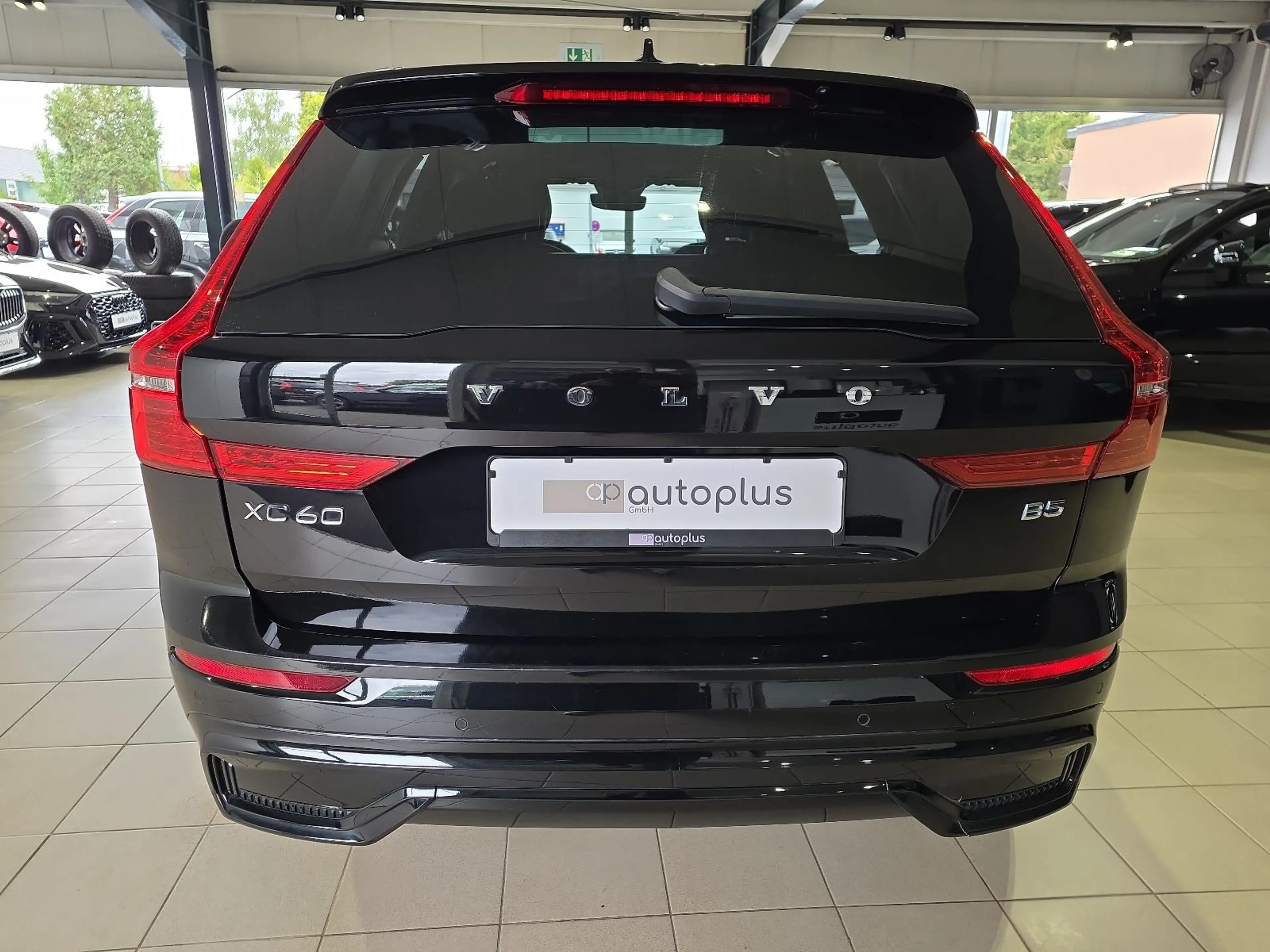 Volvo XC60 B5 R-Design Massage FourC 22Zoll 360° Pano — photo 8