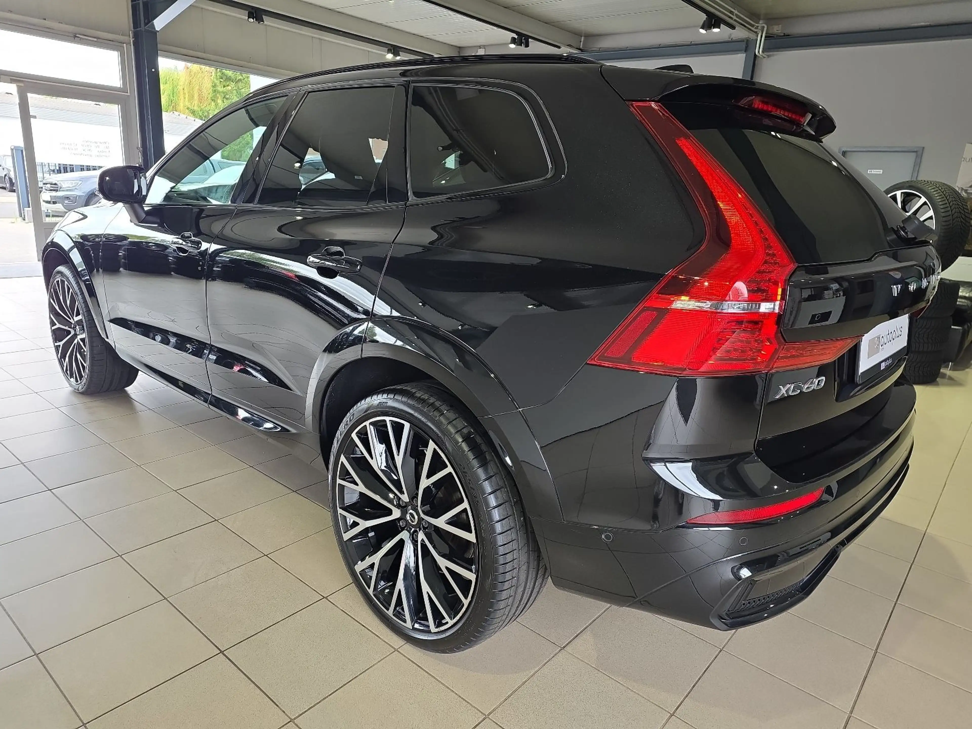 Volvo XC60 B5 R-Design Massage FourC 22Zoll 360° Pano — photo 10