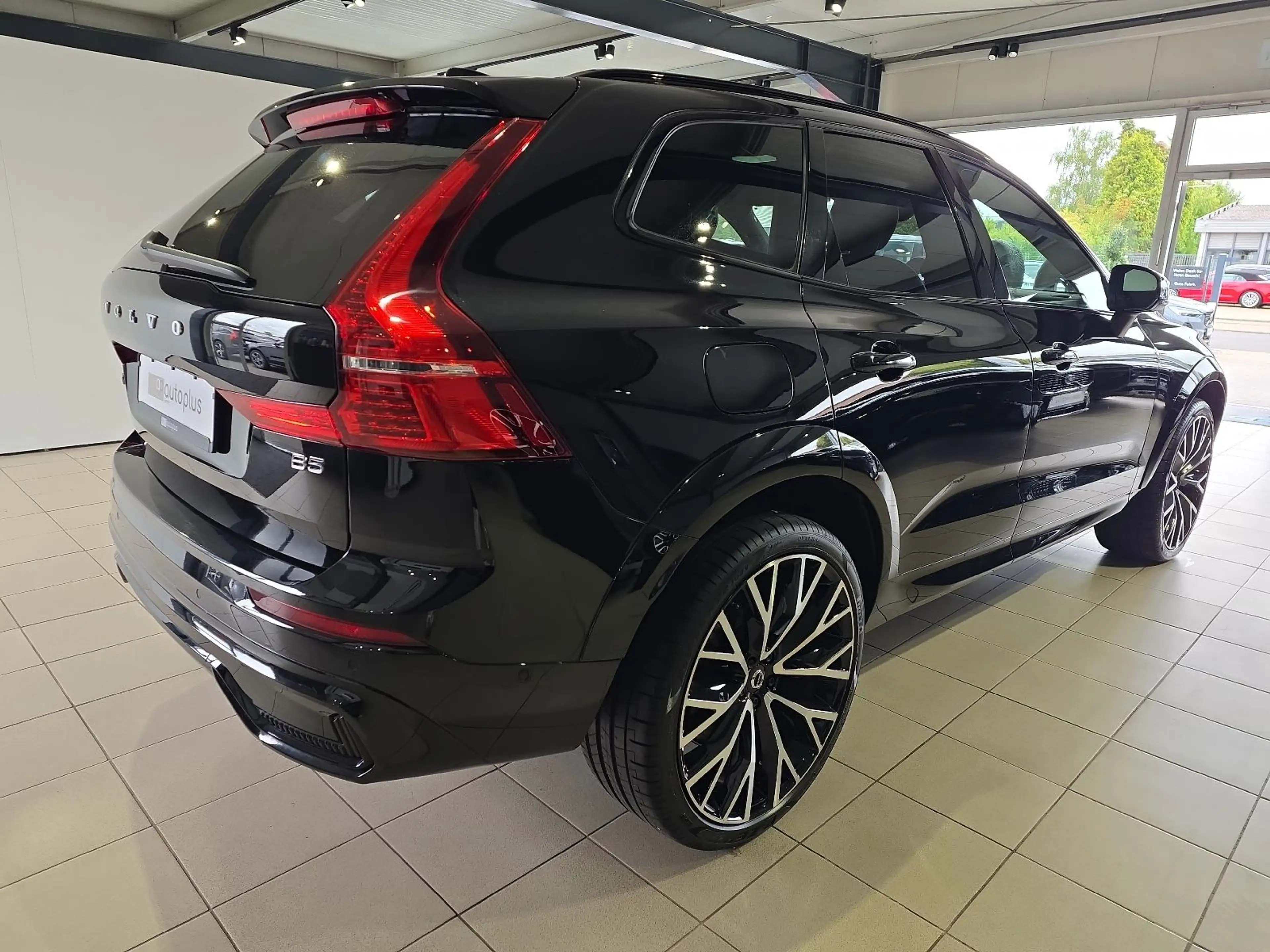 Volvo XC60 B5 R-Design Massage FourC 22Zoll 360° Pano — photo 6