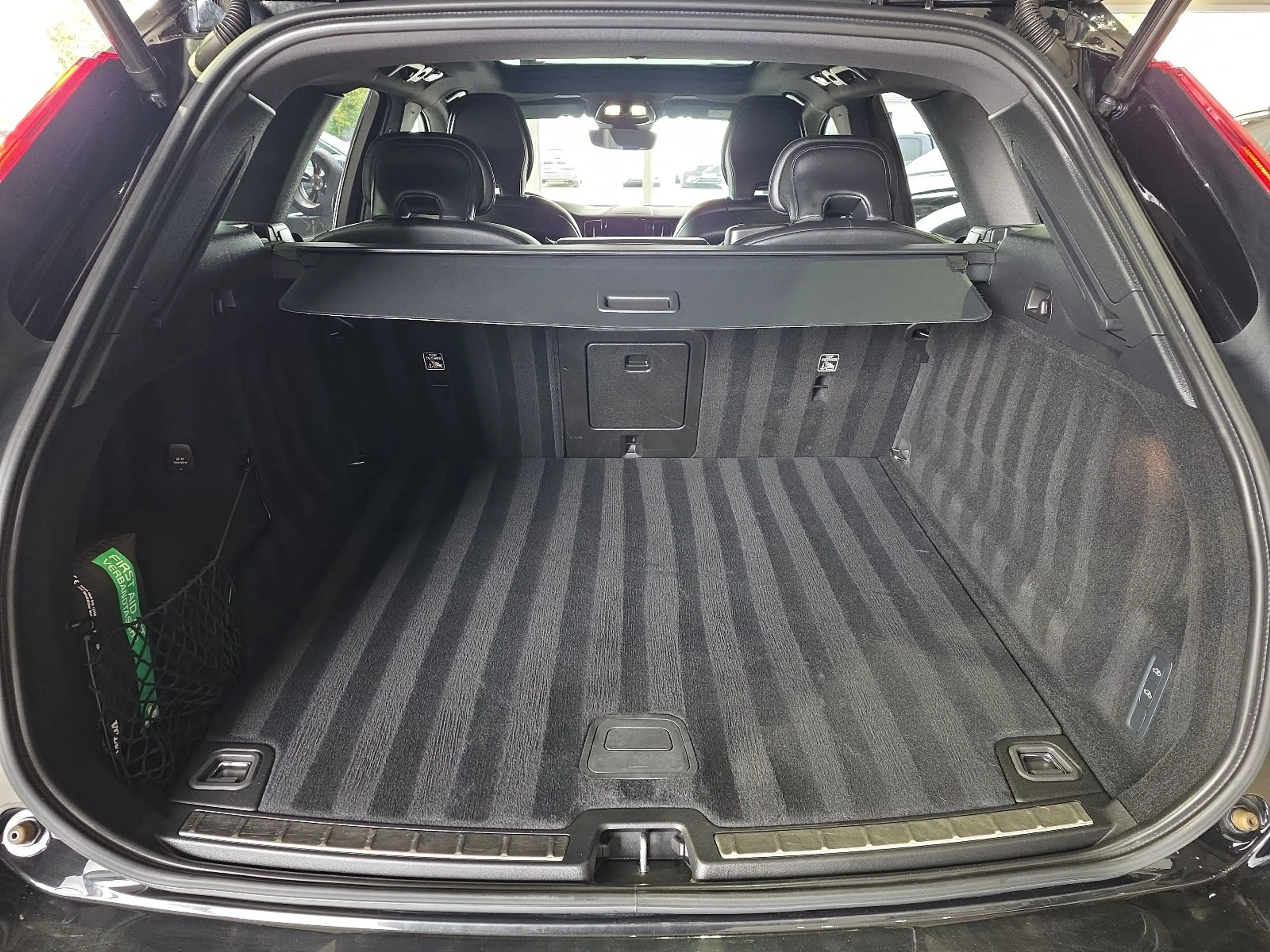 Volvo XC60 B5 R-Design Massage FourC 22Zoll 360° Pano — photo 14