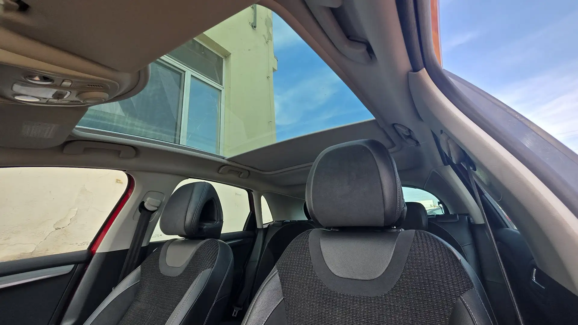 Citroen C4 1,6 VTi Exclusive Voll Ausstattung Navi Panorama - 2