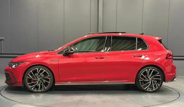 Volkswagen Golf view 3