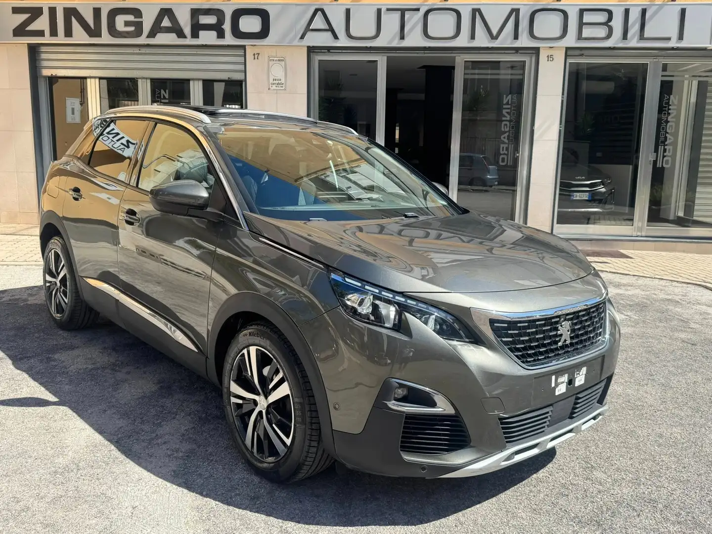 Peugeot 3008 1.6 HDI 120 CV. EAT8 ALLURE TETTO+NAVI+BIXENO Gris - 2