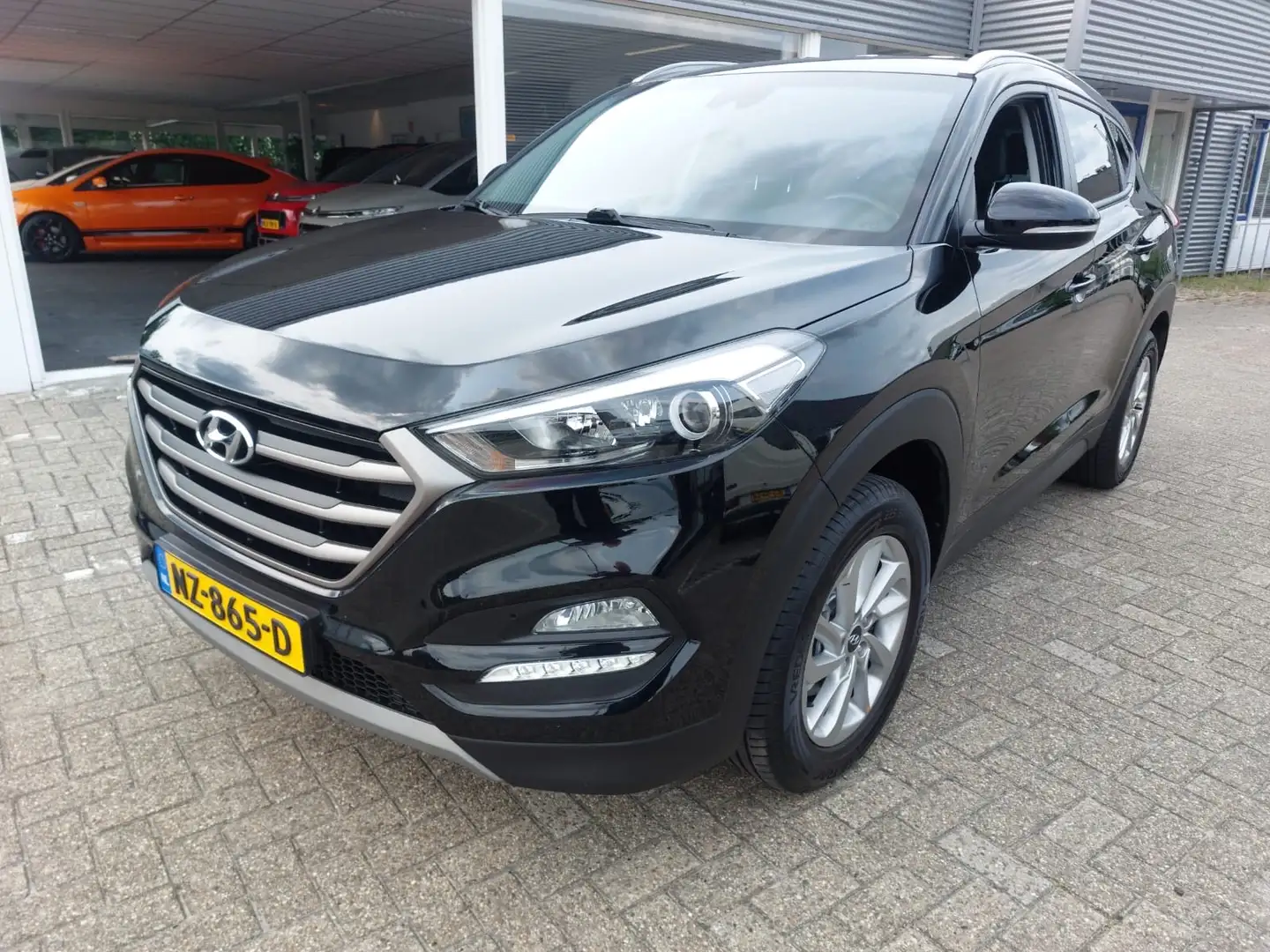 Hyundai TUCSON 1.6 GDi Anniversary Edition Zwart - 1