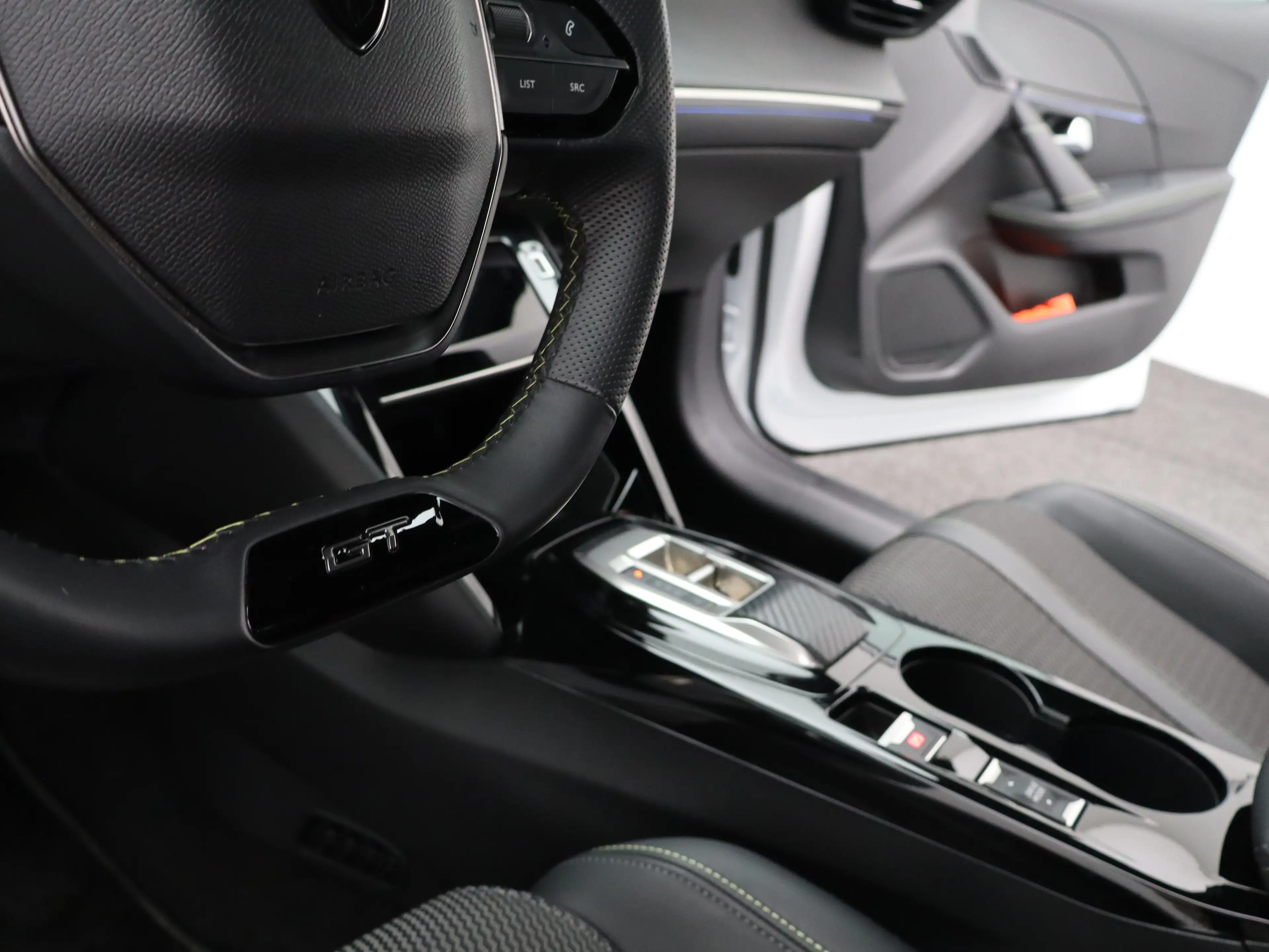 Peugeot e-208 EV GT 51 kWh 96% SOH | Warmtepomp | Cruise Control — photo 30