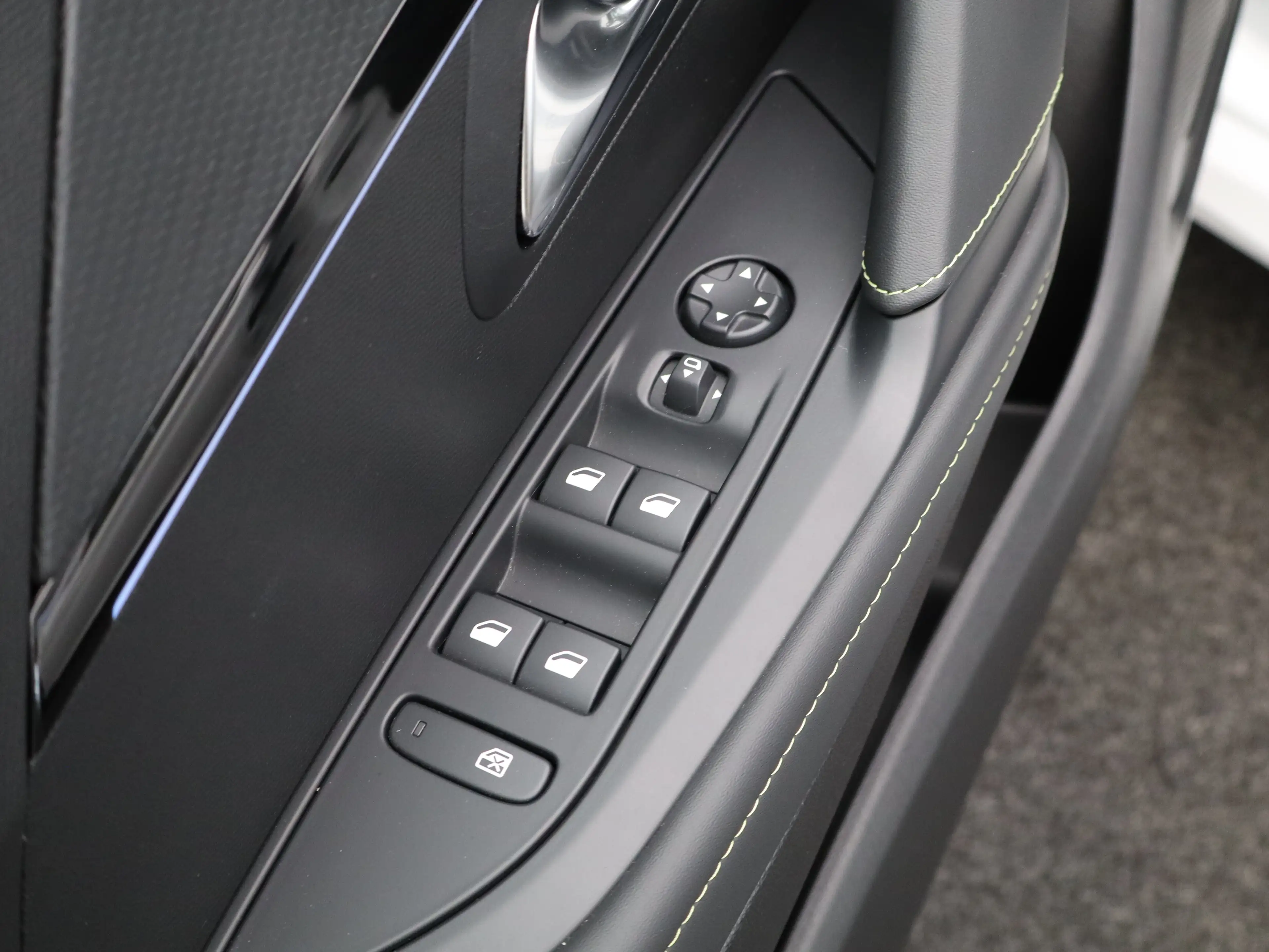 Peugeot e-208 EV GT 51 kWh 96% SOH | Warmtepomp | Cruise Control — photo 29