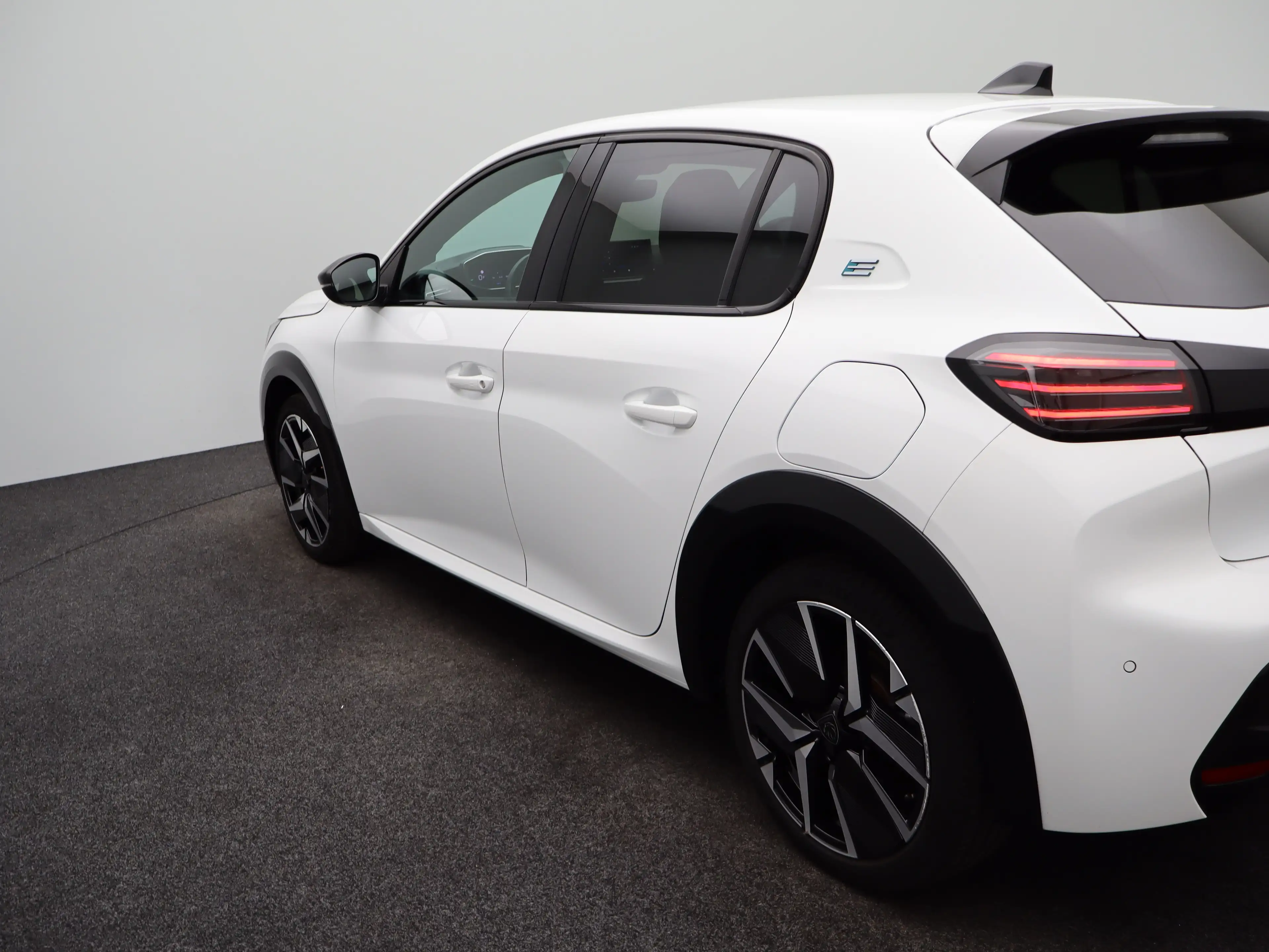 Peugeot e-208 EV GT 51 kWh 96% SOH | Warmtepomp | Cruise Control — photo 37