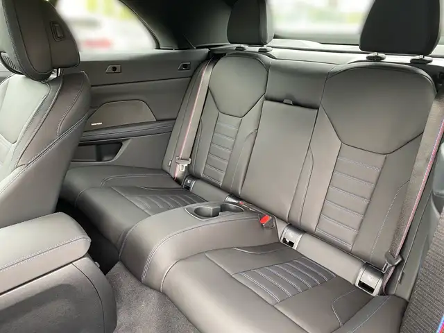 BMW 4 Series view 11