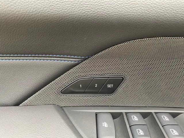 BMW 4 Series view 14