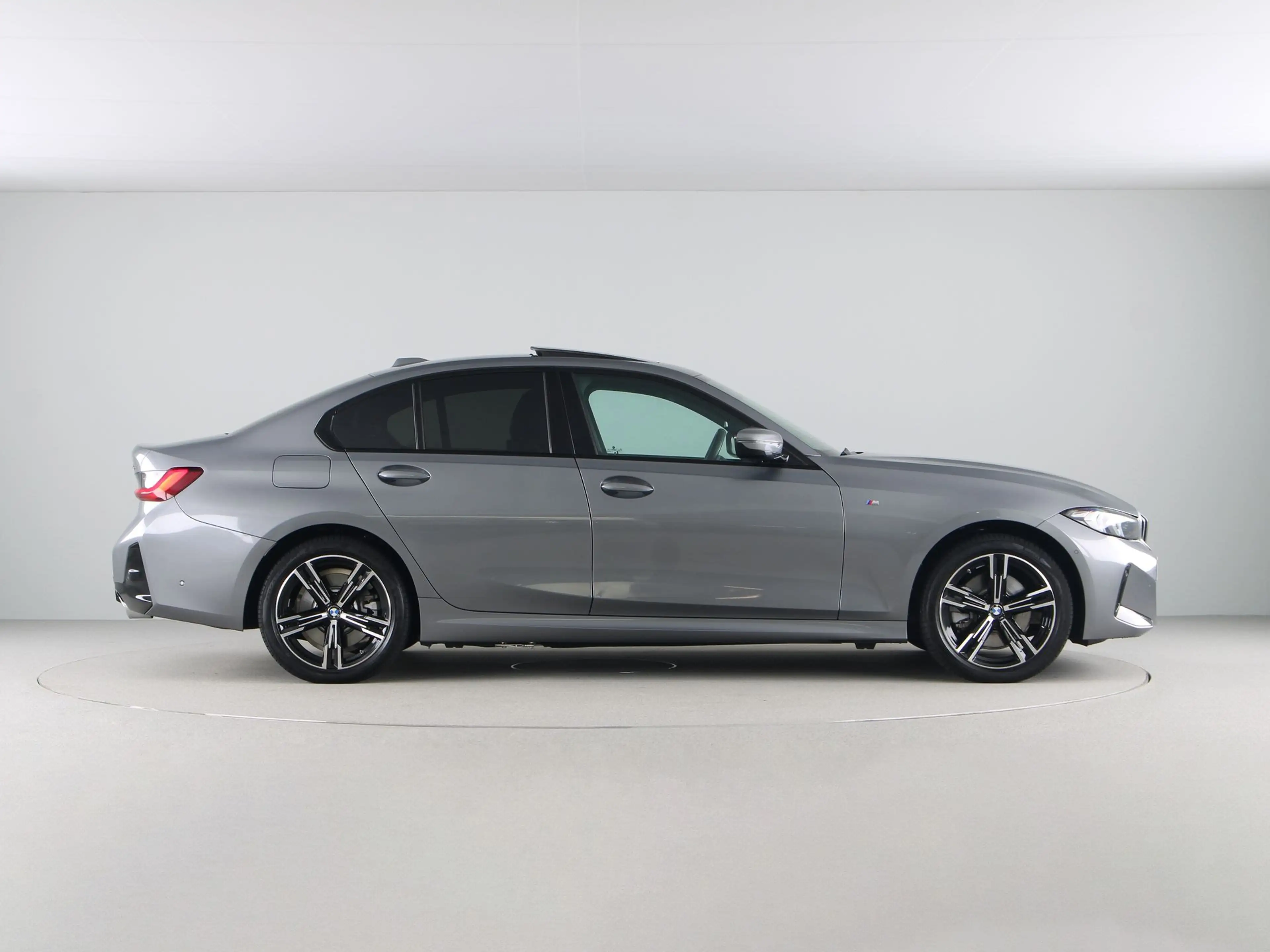 BMW 330 3 Serie 330e M-Sport — photo 8