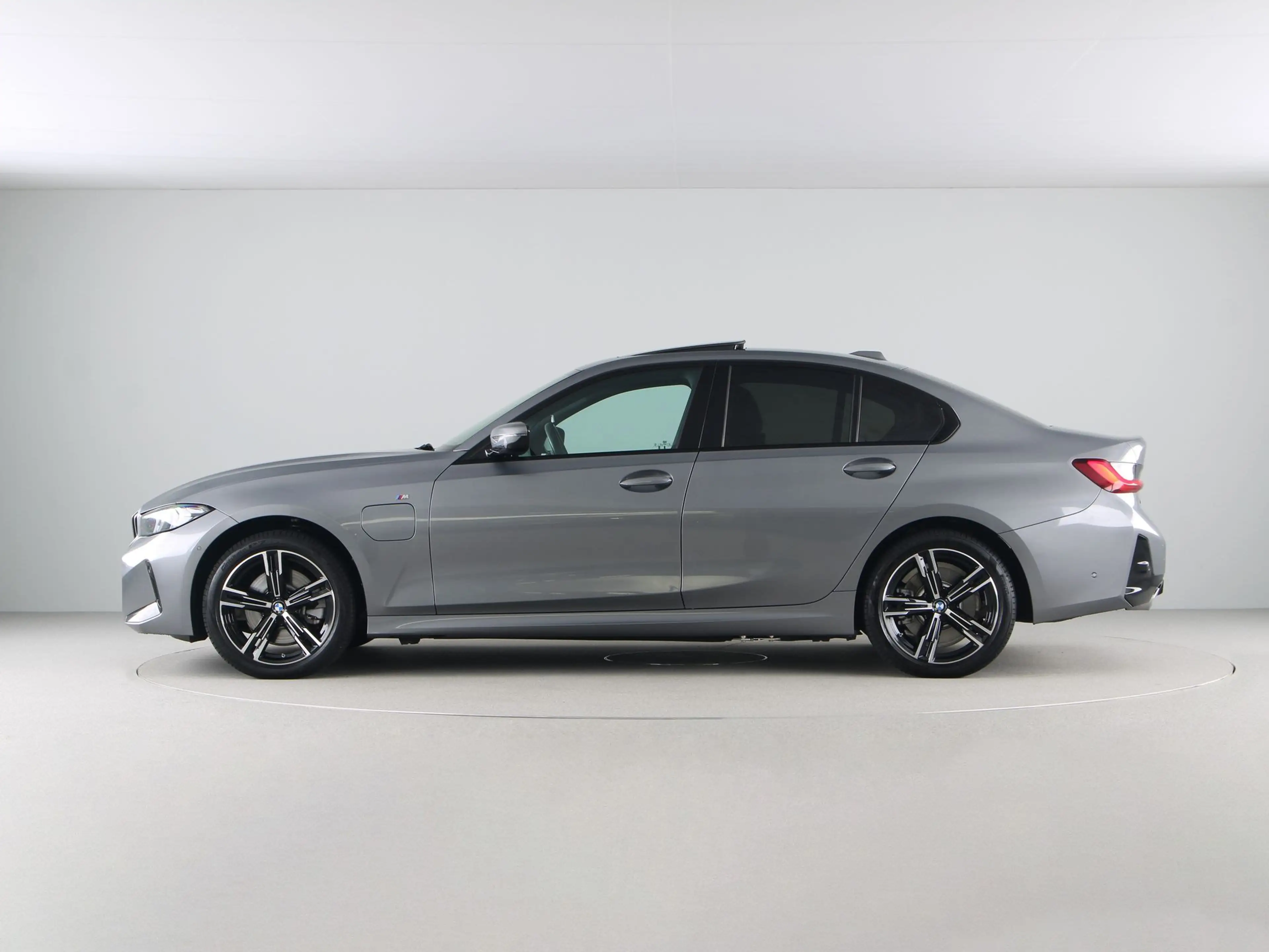 BMW 330 3 Serie 330e M-Sport — photo 12