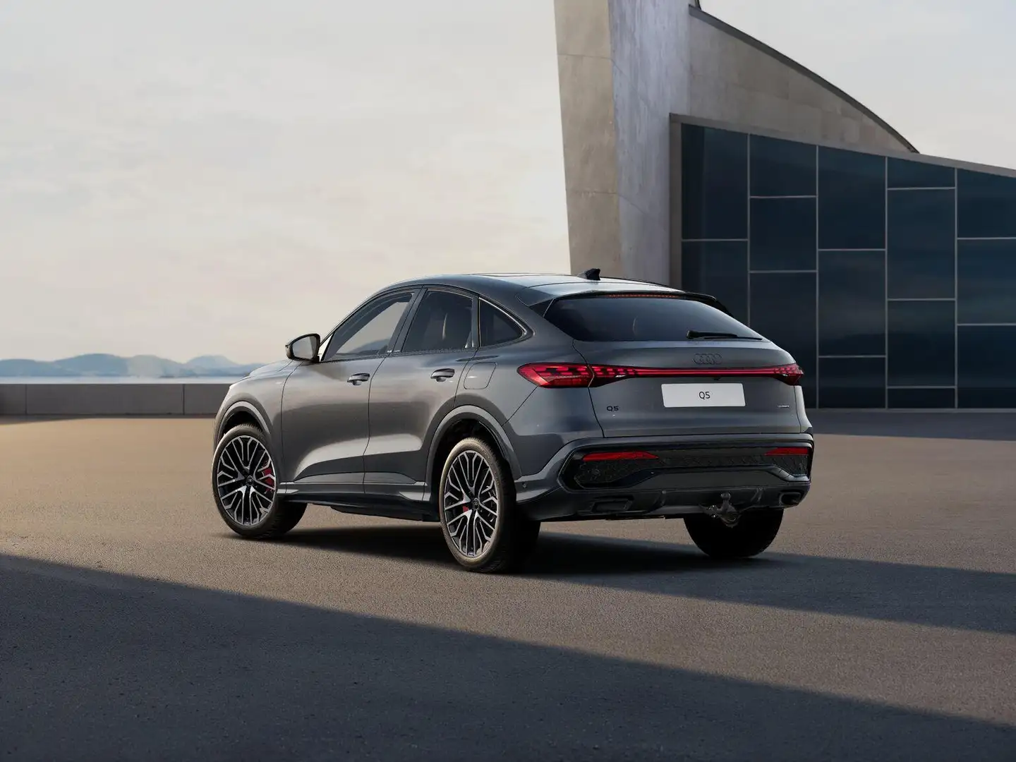 Audi Q5 Sportback TFSI 367pk e-hybrid quattro S edition Co Gris - 2