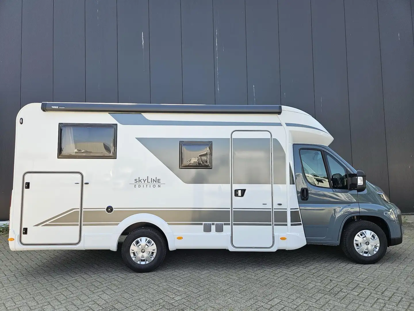 Bürstner Lyseo Time SkyLine Edition T690G Automaat All Gris - 2