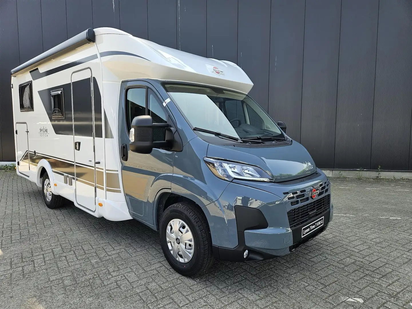 Bürstner Lyseo Time SkyLine Edition T690G Automaat All Gris - 1