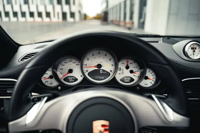Porsche 911 view 15
