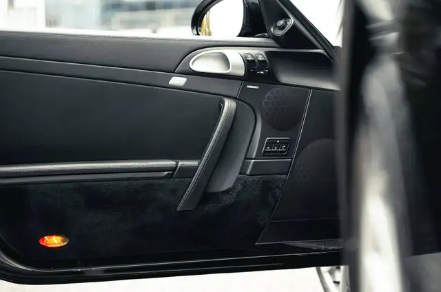 Porsche 911 view 14