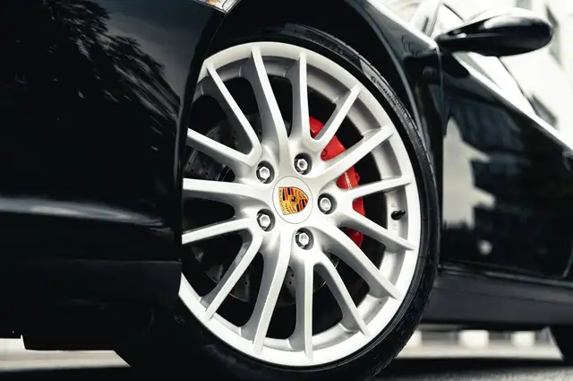 Porsche 911 view 9