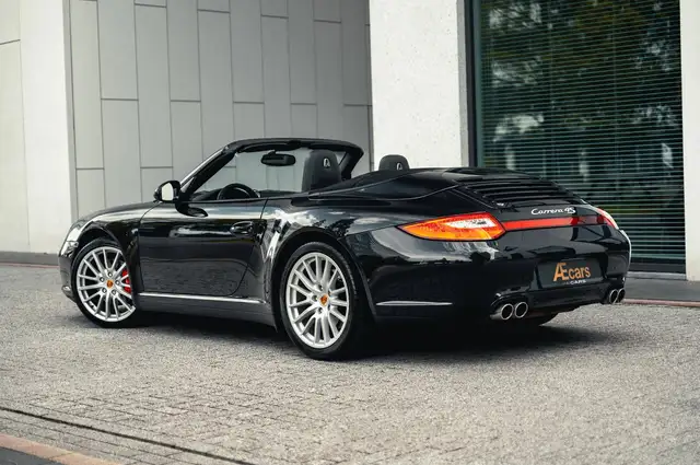 Porsche 911 main image