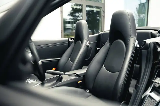 Porsche 911 view 13