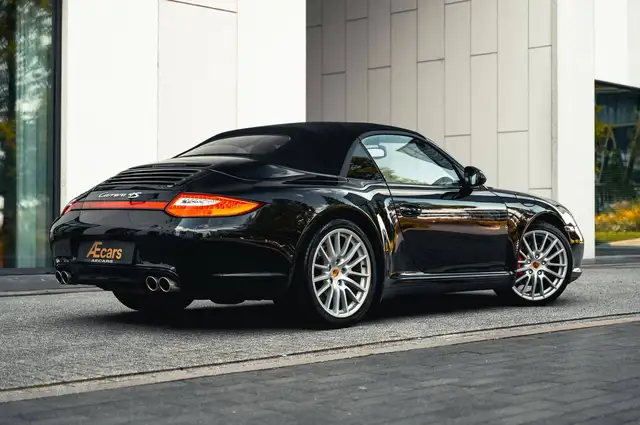 Porsche 911 view 2
