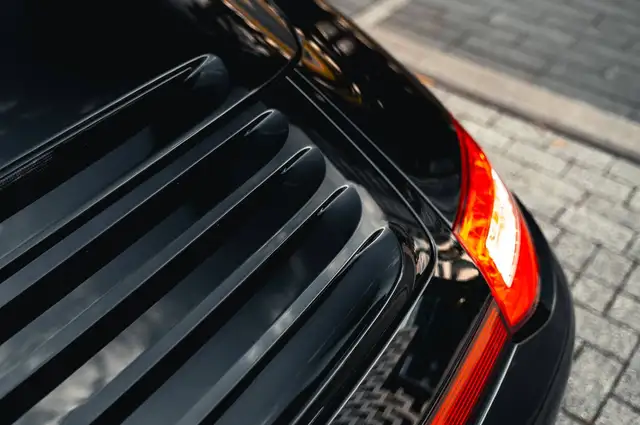 Porsche 911 view 6