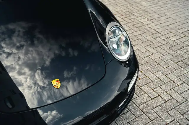 Porsche 911 view 11